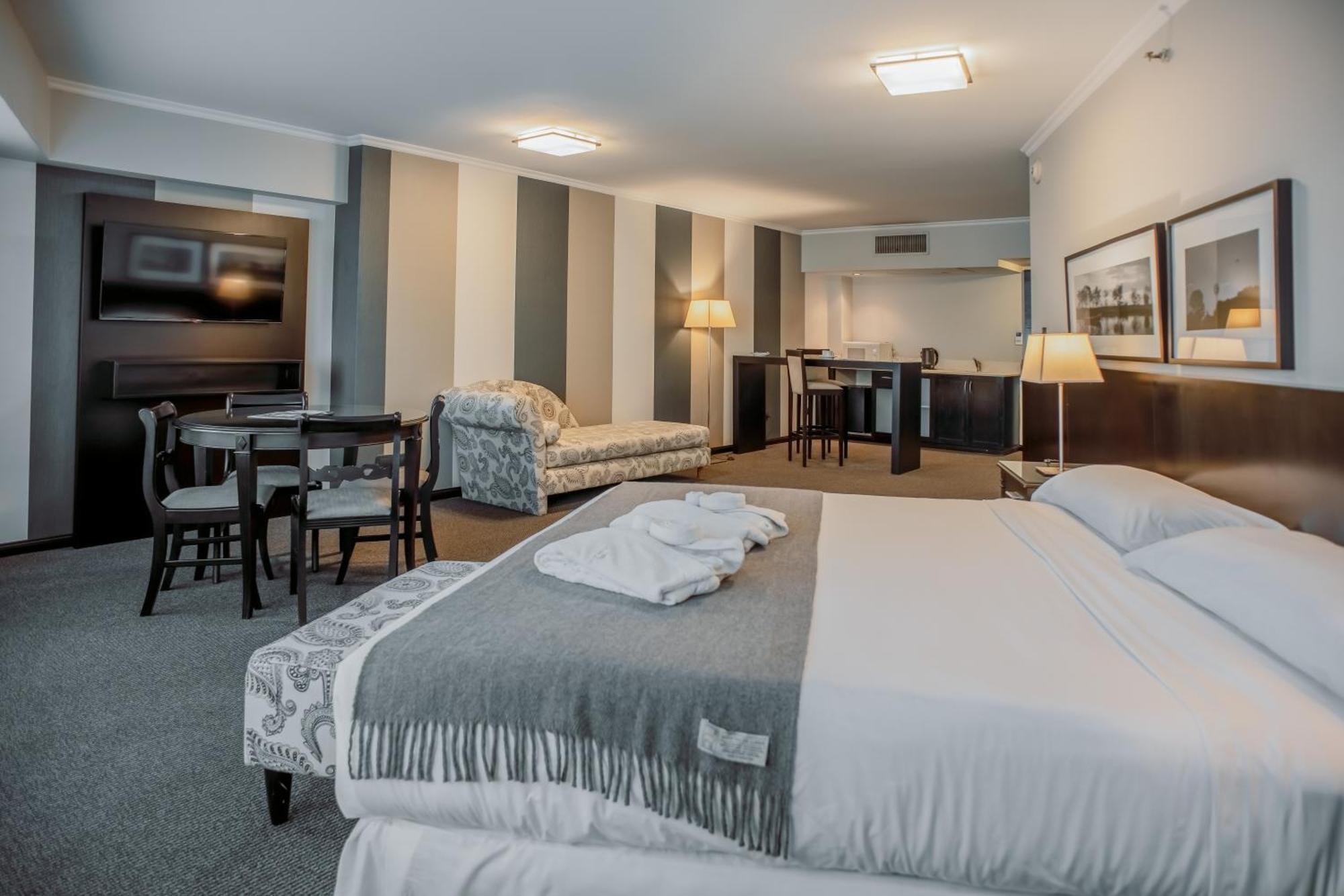 רוסאריו Plaza Real Suites Hotel מראה חיצוני תמונה